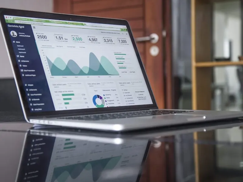 Tableau de bord et données pour comparer des solutions logicielles